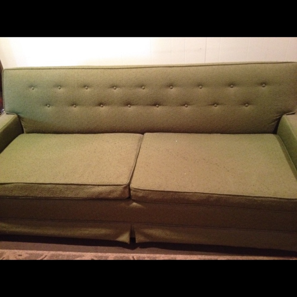 ✅ Closet sofa (SOLD 7/4/20)